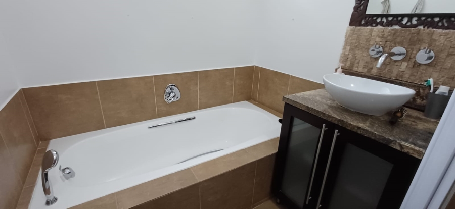 5 Bedroom Property for Sale in Eureka Free State
